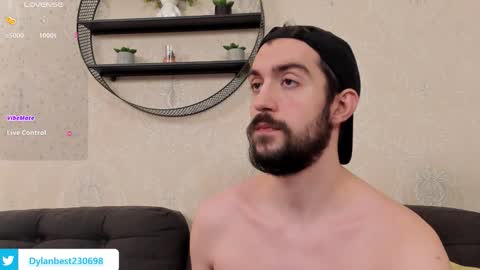 Snapshot of dylan_starxx chatting on December 18, 12:38 am Dylan online show from December 18, 12:38 am