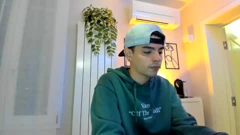 D Y L A N online show from December 8, 5:22 pm