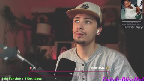 Snapshot of dylandaniel69 chatting on March 10, 1:21 pm Dylan Daniel 7.8 online show from March 10, 1:21 pm