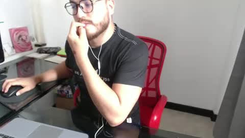 dylanhot10 online show from October 18, 9:15 pm