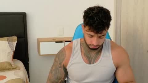 Snapshot of dylanrivera_ chatting on April 25, 1:41 pm Dylan Rivera online show from April 25, 1:41 pm