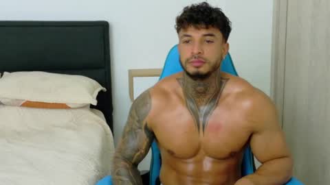 Snapshot of dylanrivera_ chatting on May 7, 2:17 am Dylan Rivera online show from May 7, 2:17 am