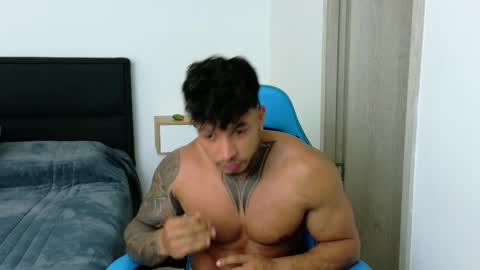 Snapshot of dylanrivera_ chatting on May 28, 12:30 am Dylan Rivera online show from May 28, 12:30 am
