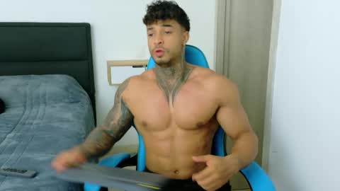 Snapshot of dylanrivera_ chatting on June 3, 2:36 am Dylan Rivera online show from June 3, 2:36 am