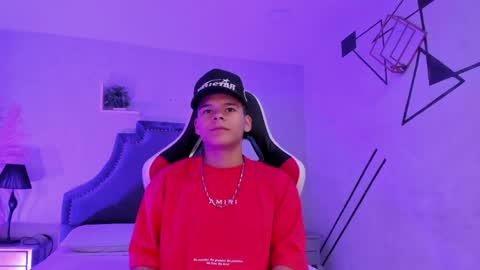 dylanroyce_ online show from June 2, 1:13 pm