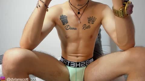 dylanscott_106 online show from September 14, 5:56 pm