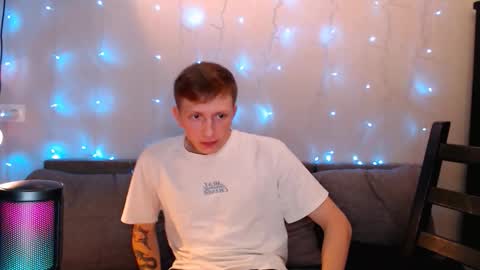 Snapshot of dyrinda chatting on October 6, 1:25 am Julia and Dima online show from October 6, 1:25 am