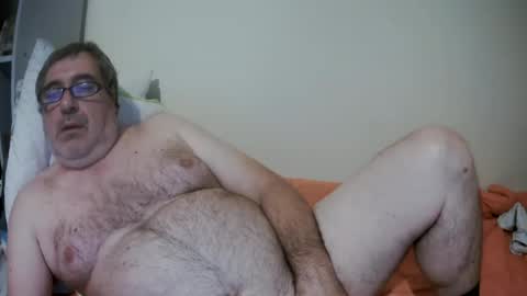 Snapshot of e1415926 chatting on December 1, 7:14 pm Uncle Emo online show from December 1, 7:14 pm