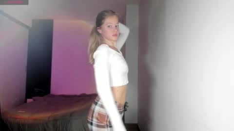 Snapshot of e___lisa chatting on December 26, 2:22 am fansly - yourbestbaby online show from December 26, 2:22 am