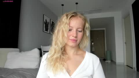 Snapshot of e___lisa chatting on January 4, 2:14 am fansly - yourbestbaby online show from January 4, 2:14 am