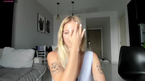 Snapshot of e___lisa chatting on January 7, 1:49 am fansly - yourbestbaby online show from January 7, 1:49 am