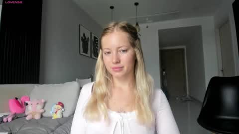 Snapshot of e___lisa chatting on January 15, 2:27 am fansly - yourbestbaby online show from January 15, 2:27 am