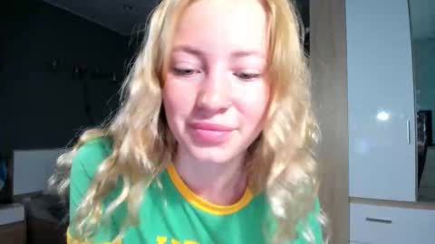 Snapshot of e___lisa chatting on September 9, 4:23 am fansly - yourbestbaby online show from September 9, 4:23 am