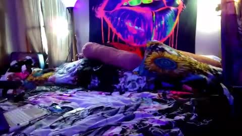 Snapshot of eandj8786 chatting on February 17, 6:37 pm Kryztal Klear Jaxx online show from February 17, 6:37 pm