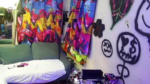 Snapshot of eandj8786 chatting on February 22, 9:01 am Kryztal Klear Jaxx online show from February 22, 9:01 am