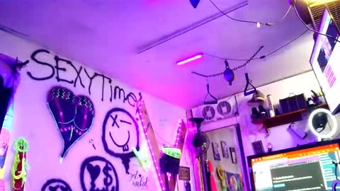 Snapshot of eandj8786 chatting on February 27, 5:47 pm Kryztal Klear Jaxx online show from February 27, 5:47 pm