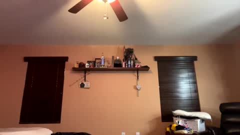 Snapshot of earl3232 chatting on January 16, 12:25 am earl3232 online show from January 16, 12:25 am
