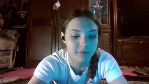 Yuni online show from February 21, 7:04 pm