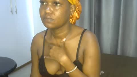 Snapshot of east_queen chatting on January 20, 8:52 am east_queen online show from January 20, 8:52 am