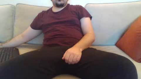 Snapshot of eastanbul chatting on January 11, 11:56 pm EastanbuL online show from January 11, 11:56 pm