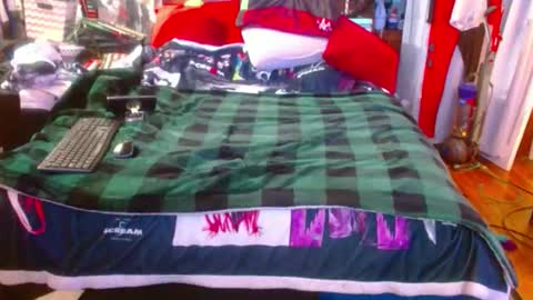 Snapshot of eastbayboy57 chatting on November 5, 5:24 pm eastbayboy57 online show from November 5, 5:24 pm