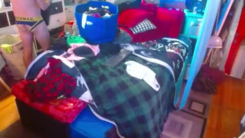 Snapshot of eastbayboy57 chatting on November 28, 3:36 pm eastbayboy57 online show from November 28, 3:36 pm