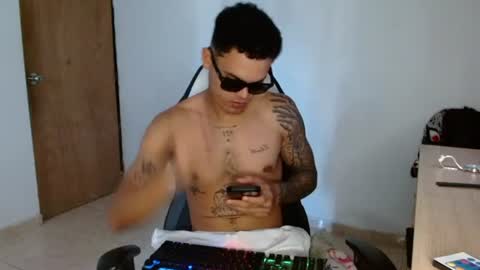 Snapshot of easy_money7777 chatting on June 23, 3:10 pm easy_money7777 online show from June 23, 3:10 pm
