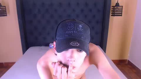 Snapshot of eban_dustan chatting on December 7, 11:23 pm Eban online show from December 7, 11:23 pm