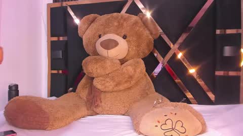 Luci  online show from February 27, 1:59 am