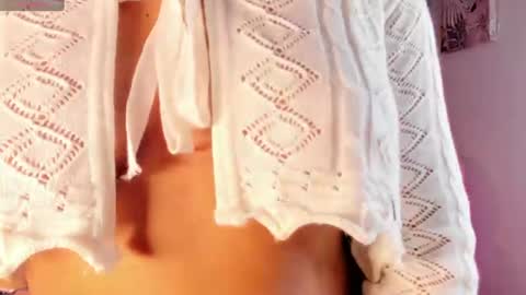 Snapshot of ebony_curly2 chatting on July 17, 8:35 pm isa online show from July 17, 8:35 pm