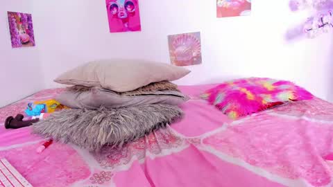 Snapshot of ebony_cute9 chatting on March 1, 11:04 pm ebony_cute9 online show from March 1, 11:04 pm