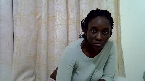 Snapshot of ebony_dessy chatting on May 18, 7:20 pm Desire online show from May 18, 7:20 pm