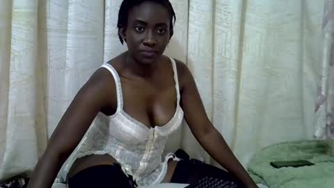 Snapshot of ebony_dessy chatting on June 10, 8:19 pm Desire online show from June 10, 8:19 pm