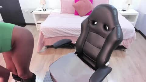 Snapshot of ebony_fantasy2 chatting on September 18, 12:18 pm ebony_fantasy2 online show from September 18, 12:18 pm