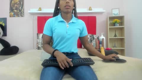 Snapshot of ebony_hot_sex1 chatting on December 18, 12:00 pm linda online show from December 18, 12:00 pm