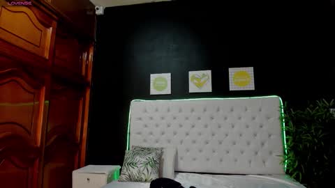 Snapshot of ebony_katterin chatting on December 20, 11:17 am ebony_katterin online show from December 20, 11:17 am