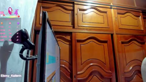 Snapshot of ebony_katterin chatting on February 6, 11:13 am ebony_katterin online show from February 6, 11:13 am