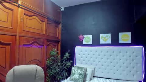 Snapshot of ebony_katterin chatting on February 10, 11:47 am ebony_katterin online show from February 10, 11:47 am