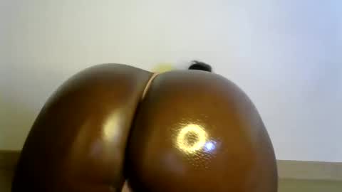 Snapshot of ebony_lynne chatting on April 20, 9:27 pm ebony_lynne online show from April 20, 9:27 pm