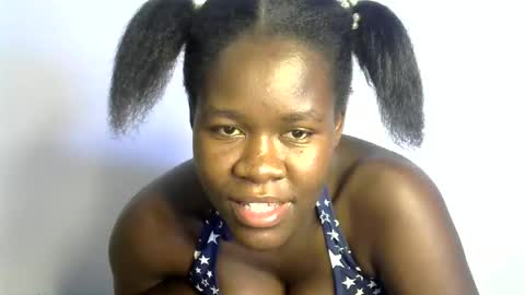 Snapshot of ebony_lynne chatting on April 27, 9:35 pm ebony_lynne online show from April 27, 9:35 pm