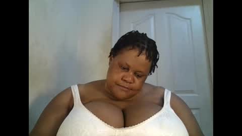 Snapshot of ebony_magixs chatting on October 12, 7:02 pm ebony_magixs online show from October 12, 7:02 pm