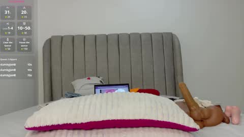 ebony_pearl69 online show from April 9, 6:19 am