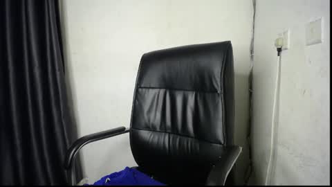 Snapshot of ebony_petitegirl chatting on July 3, 3:57 am Lilly online show from July 3, 3:57 am