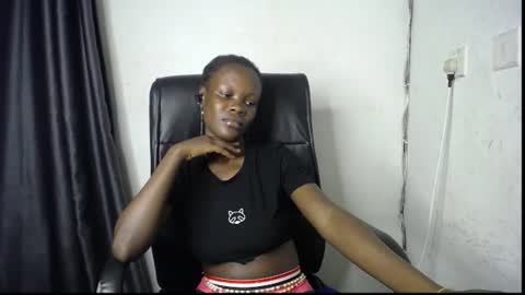 Snapshot of ebony_petitegirl chatting on July 3, 10:49 pm Lilly online show from July 3, 10:49 pm