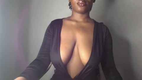 Snapshot of ebony_pussy98 chatting on December 6, 4:36 am delilah online show from December 6, 4:36 am