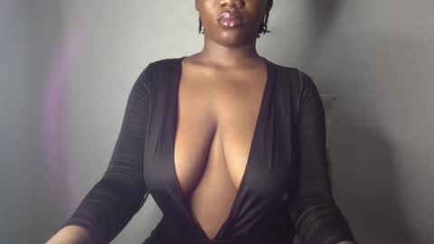 Snapshot of ebony_pussy98 chatting on February 15, 2:26 am delilah online show from February 15, 2:26 am