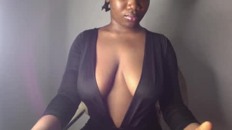 Snapshot of ebony_pussy98 chatting on March 9, 2:29 am delilah online show from March 9, 2:29 am