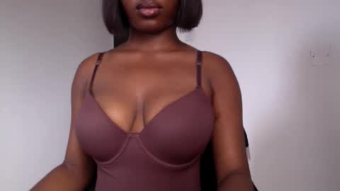 Snapshot of ebony_pussy98 chatting on March 19, 11:14 am delilah online show from March 19, 11:14 am