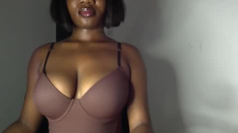 Snapshot of ebony_pussy98 chatting on March 21, 4:17 am delilah online show from March 21, 4:17 am