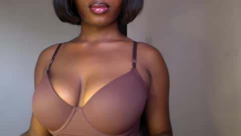 Snapshot of ebony_pussy98 chatting on April 15, 10:55 am delilah online show from April 15, 10:55 am